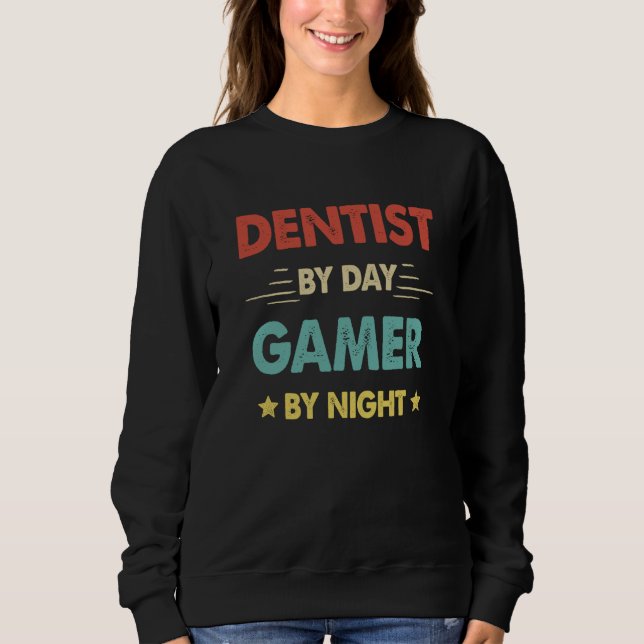 Retro Dentist By Day Gamer By Night T Shirt (Framsida)
