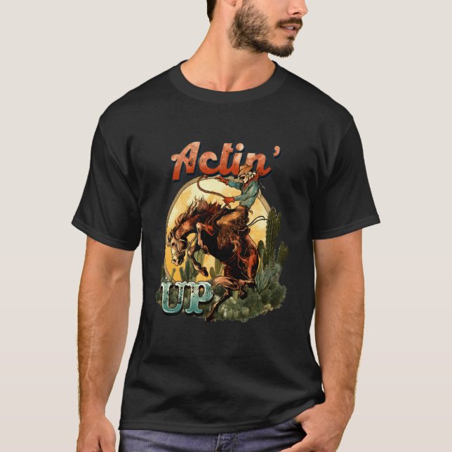 Retro Desert Cowboy Bucking Horse som verkar upp W T Shirt (Framsida)