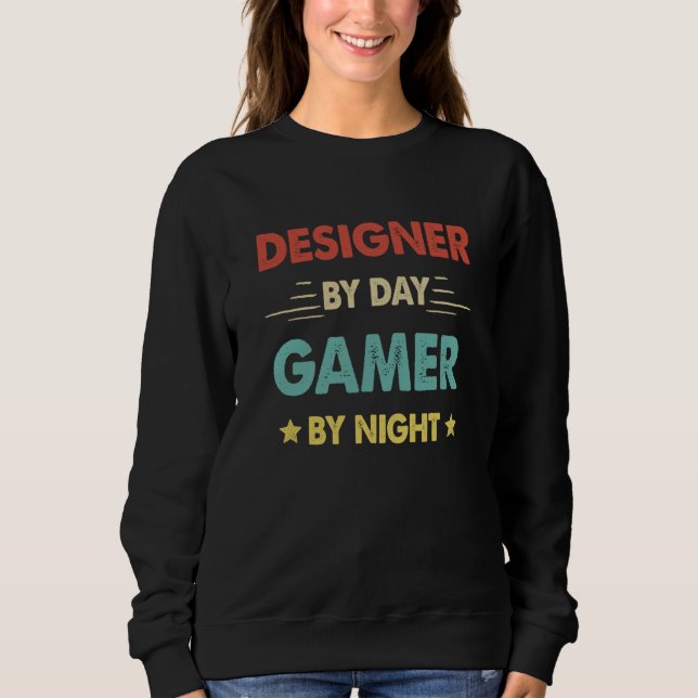 Retro Designer By Day Gamer By Night T Shirt (Framsida)