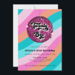 Retro Disco Boll Rosa 21:a födelsedagen Inbjudningar<br><div class="desc">Låt oss Groove i kväll! Få redot att boggi med den här roligten,  70:e stil-samlingen. Med det vismliga färg vågar i olika trendig färger och formuleringar är det säkert att det kommer att framträda.</div>