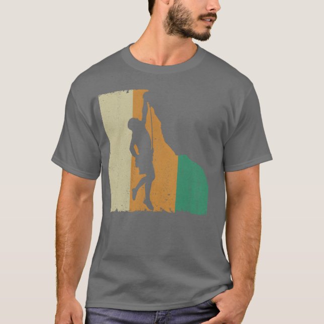 Retro Distressed Rock Climbing funny T Shirt (Framsida)