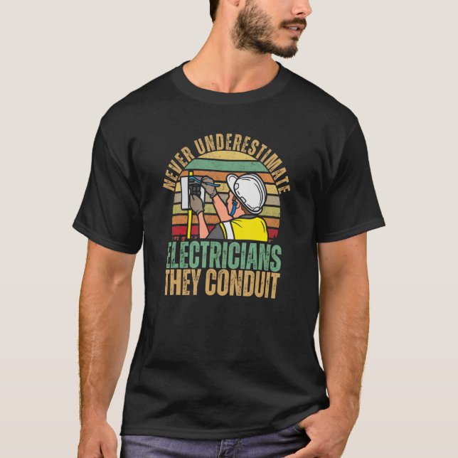 Retro  Electrician Puns For Electrical Engineers T Shirt (Framsida)