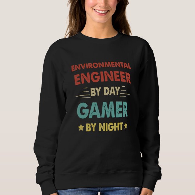 Retro Environmental Engineer By Day Gamer By Night T Shirt (Framsida)