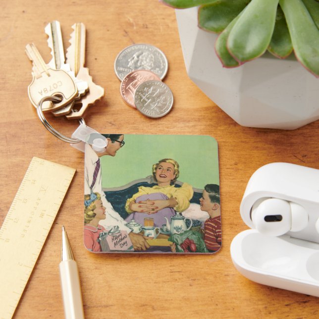 Retro familjen serverar mamma frukost i sängen nyckelring (Skrivbord)