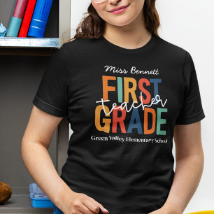 Retro Färg First Klass Lärare Lägg till Namn T Shirt