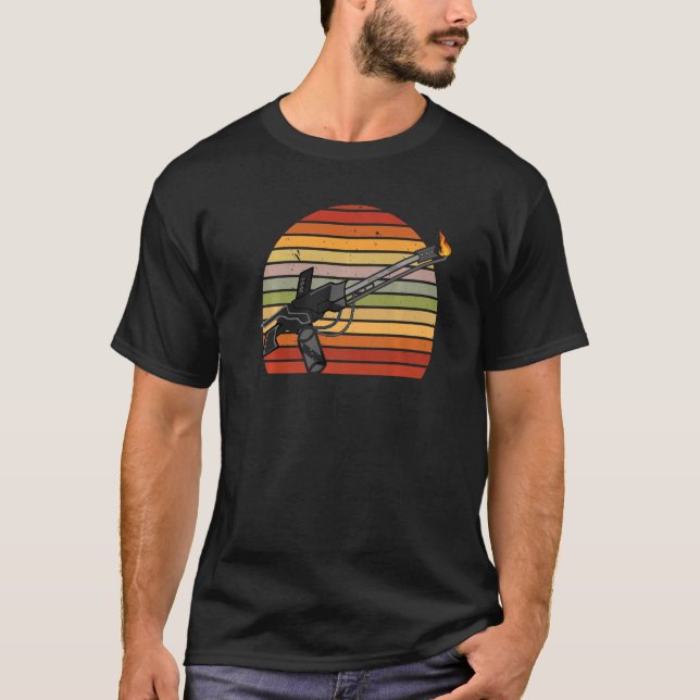 Retro Flame Thrower  Flamethrower Hot Burn T Shirt (Framsida)