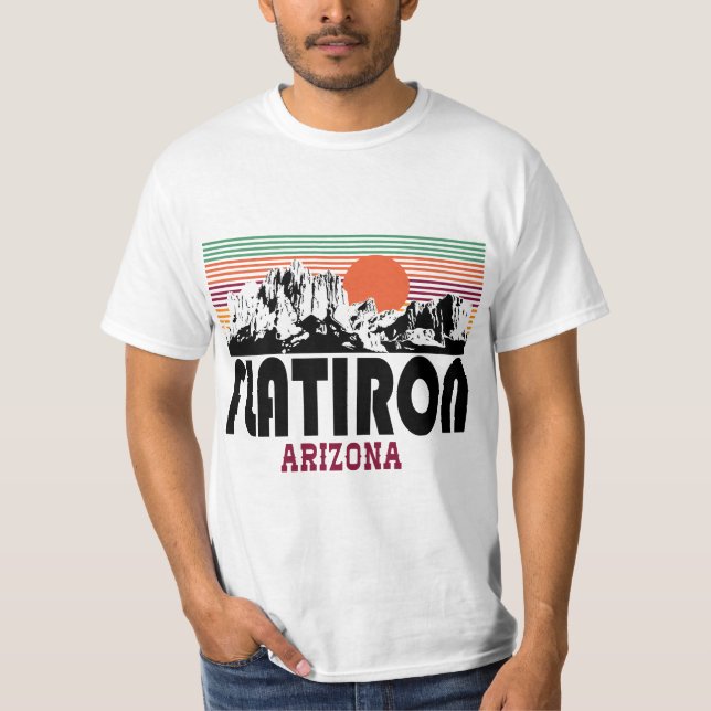 Retro Flat Iron Superstitions Mountain Arizona  T Shirt (Framsida)