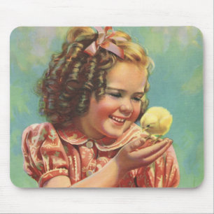 Retro flicka med babykyckling, lyckligt barn som l musmatta