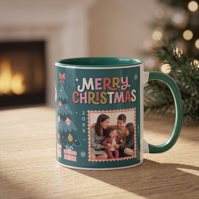 Retro frimärke Merry Christmas Collage Mugg (Simulated mug on table)