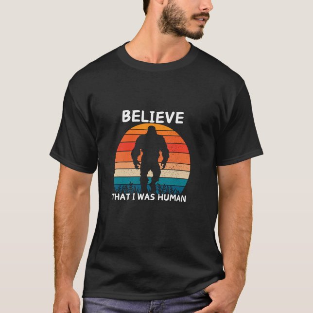 Retro Funny Bigfoot tror att jag var människa läng T Shirt (Framsida)