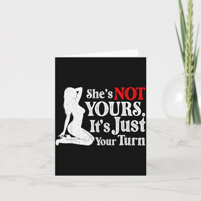 Retro Funny Sarcastic She Is Not Yours It Is Just  Kort (Framsida)