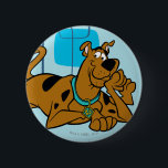Retro-fyrkanter Scooby-Doo Ljuger ned Knapp<br><div class="desc">Kolla in 60:s inspirerade retro-fyrkanter konst av Scooby-Doo som ljuger ner.</div>