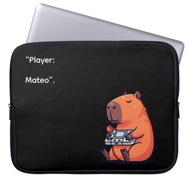 Retro Gamer Capybara Laptop Sleeve – Old School St (Framsidan)