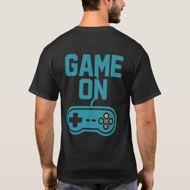 “Retro Gamer T-Shirt – Classic Arcade Pixel Tee” (Baksida)