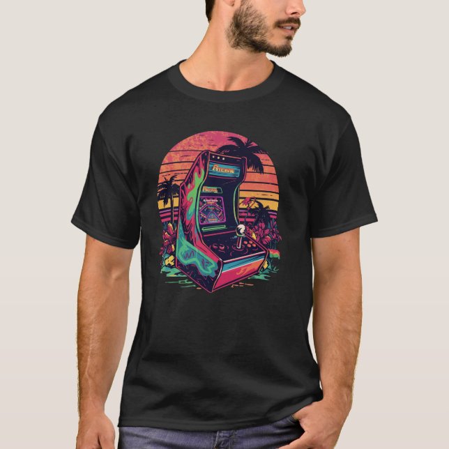 Retro Gamer Vibes – Vintage Arcade Neon Tee (Framsida)