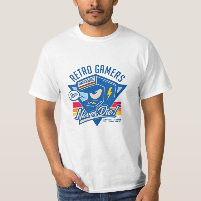 Retro Gamers Never Die T Shirt (Framsida)