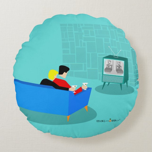Retro Gay Couple tittar på TV Round Pillow Rund Kudde (Framsidan)