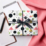 Retro Geometric Abstrakt Pat#2 Sage Rosa ID1067 Presentpapper<br><div class="desc">Bygg upp den charm som finns i det moderna stil i mitten av århundradet med denna Memphis-inspirerade geometriska abstrakta utformning. Med sage grönt, rosa och svarta former på en skarp vit bakgrund fångar den här presentfiguren mönster den feta men raffinerade estetiska bilden av den koniska designrörelsen. De lekfulla geometriska formerna...</div>