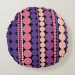 Retro Geometric Doted Rand Rund Kudde<br><div class="desc">En snyggt-retrogeometriskt mönster med lodrät prickat rand i skuggor av lila,  rosa och beige. Den här sömlösa designen blandar vintagens estetik med modern minimalism,  perfekt för att lägga till ett fet och trendig till din hemdekanter. Perfekt för dem som skriver ut abstrakt,  funky och grafik från kärlek.</div>