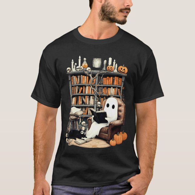 Retro Ghost Reading Bokar Halloween T Shirt (Framsida)