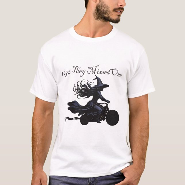 Retro Girls Resa Salem 1692 de missade en häxa T Shirt (Framsida)