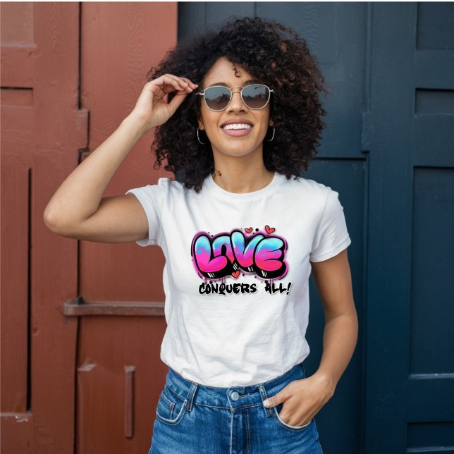 Retro Graffiti Kärlek erövrar alla T Shirt (Skapare uppladdad)