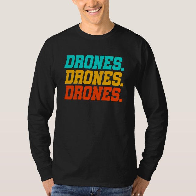 Retro Graphic Drone Flying Quadcopter Pilot RC Dro T Shirt (Framsida)