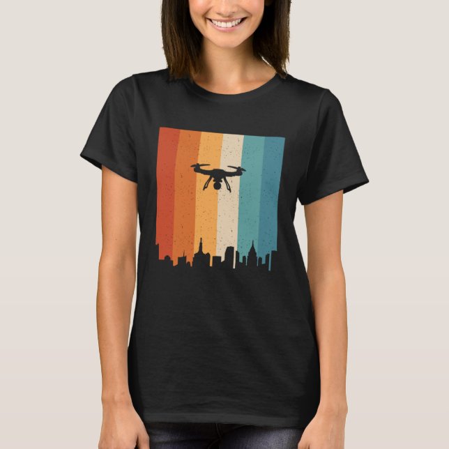 Retro Graphic Drone Flying Quadcopter Pilot RC Dro T Shirt (Framsida)