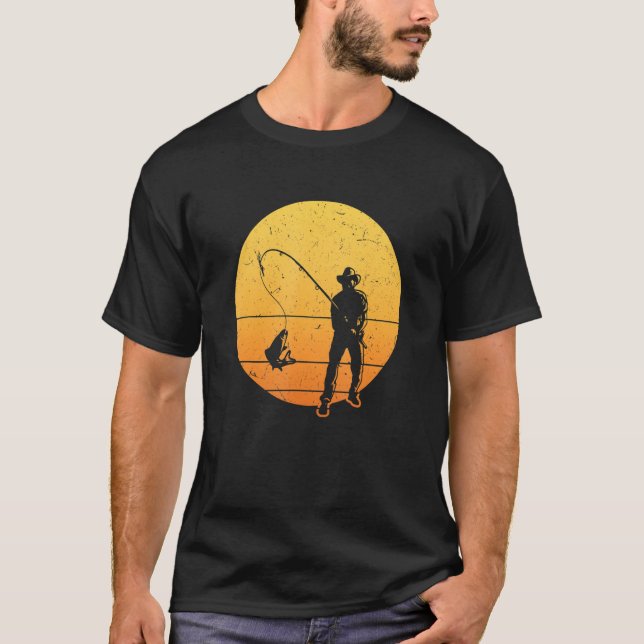 Retro Graphic Fisher Hobby Fisher Fishing Rod Carp T Shirt (Framsida)