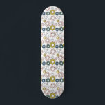 Retro Groovy 60s 70-tal Blommigt Skateboard<br><div class="desc">Ta tillbaka den till old school med den här återinspirerade blommigten skateboard-designen.</div>