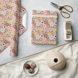 Retro groovy 70-tals blomster Mönster på rosa Presentpapper