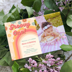 Retro groovy en daisy blomma Första födelsedag Inbjudningar