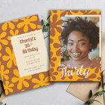 Retro Groovy Flower Photo Template 30 födelsedagar Inbjudningar<br><div class="desc">Den här blomsterkraftdesignen skapades med min handkarvade frimärke bilder som jag förvandlade till en roligt blommönster-roligt-nyans av senapsgult och brun för en verklig retro-vibe!</div>