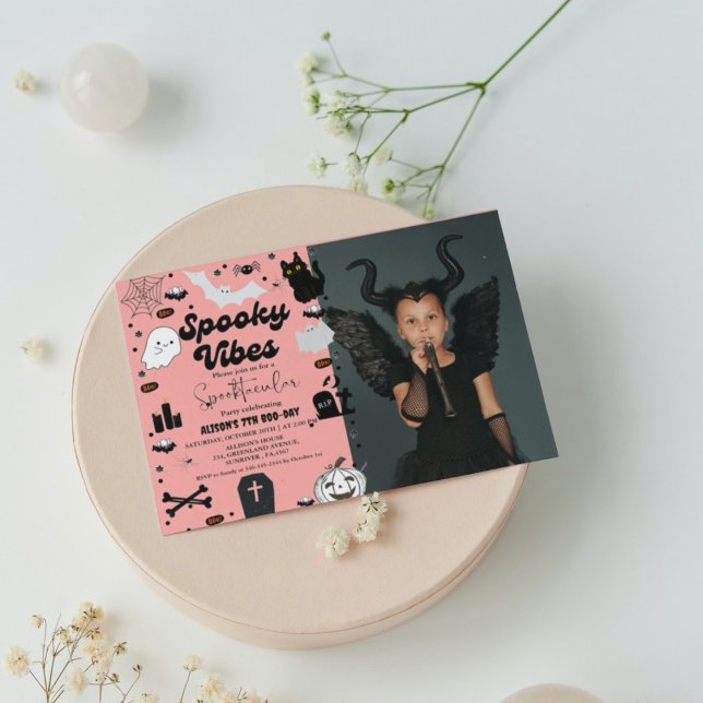 Retro groovy Ghost Halloween Spooky vibes Birthday Inbjudningar (Skapare uppladdad)