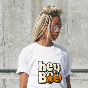Retro Groovy Halloween Kvinnors T-Shirt “Hey Boo