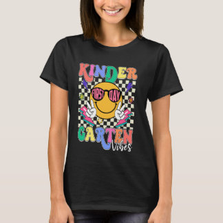 Retro Groovy Kinder Garten Vibes Smile Team Tillba T Shirt