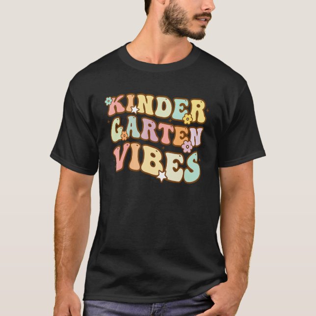 Retro Groovy Kindergarten Första dagen i Kindergar T Shirt (Framsida)