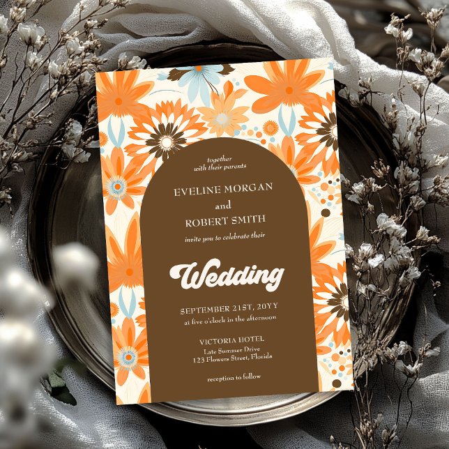 Retro groovy orange brun och blåa blommor arch inbjudningar (Retro groovy orange brown and blue flowers arch invitation)