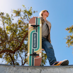 Retro Groovy Rainbow Rand med Namn Skateboard
