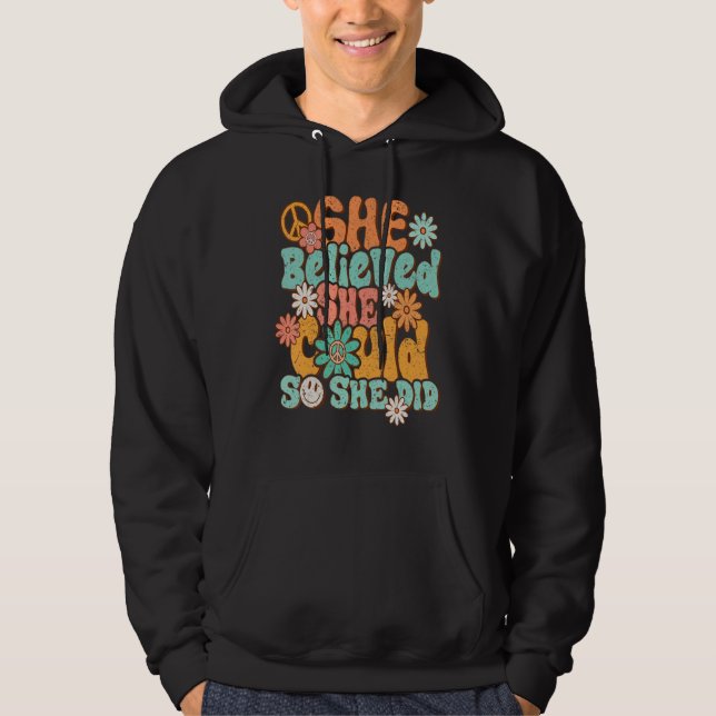 Retro Groovy She Believed She Could So That She Di Hoodie (Framsida)