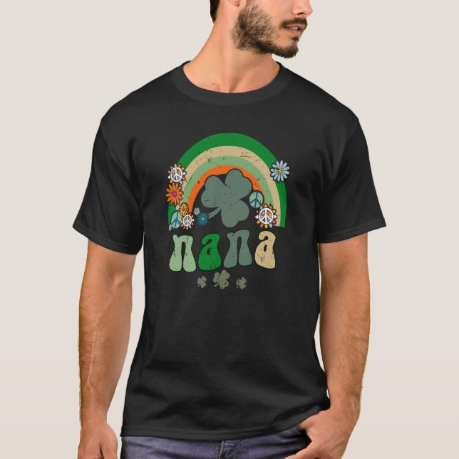 Retro Groovy St Patrick Rainbow Nana Cute Family M T Shirt (Framsida)