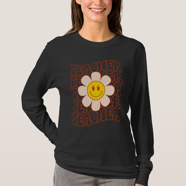 Retro Groovy Teacher Happy Face Cute Daisy Flower  T Shirt (Framsida)