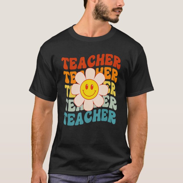 Retro Groovy Teacher Happy Face Cute Daisy Flower  T Shirt (Framsida)