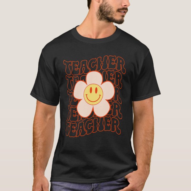 Retro Groovy Teacher Happy Face Cute Daisy Flower  T Shirt (Framsida)