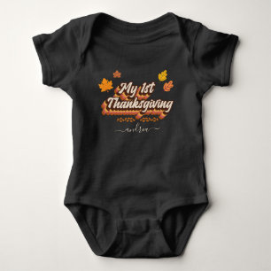 Retro Groovy Typografi 1:a Thanksgiving Flicknamn T Shirt
