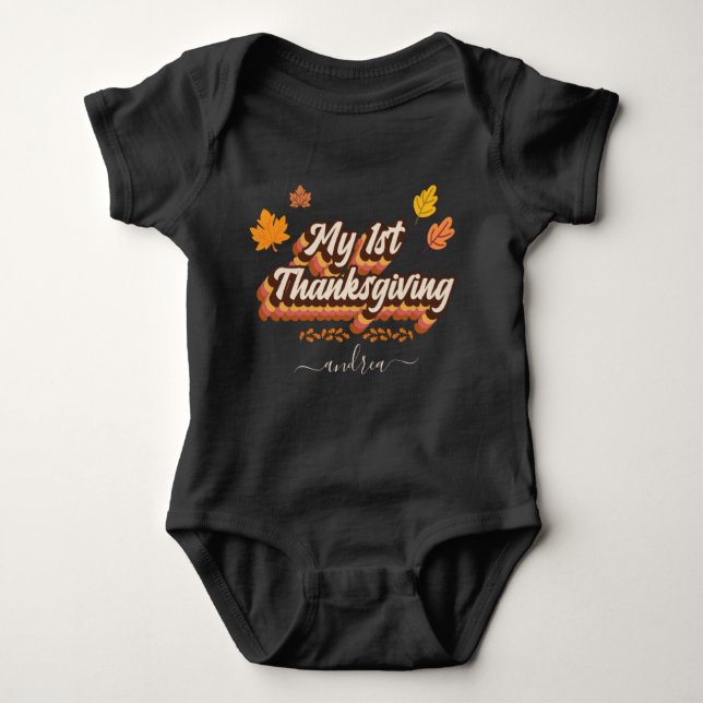 Retro Groovy Typografi 1:a Thanksgiving Flicknamn T Shirt (Framsida)