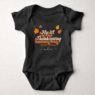 Retro Groovy Typography 1st Thanksgiving Girl Namn T Shirt