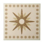 Retro Guld Starburst Design Kakelplatta<br><div class="desc">Modern design i mitten av århundradet har en vintage som börjar i skuggor av guld på en beige bakgrund, framtagen av en gräns av mindre stjärnsprängningar. Enkel, ren modern, sömlös design. Skapa din egen anpassningsbar mönster med hjälp av fält eller använda meddelandeknappen för att kontakta designern för hjälp. Så här...</div>