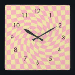 Retro Gult Rosa Check Warpe Checkated Dorm ( vid k Fyrkantig Klocka<br><div class="desc">Perfekt,  skevad designkudde i pastel färg,  fullt av underbara vibes. Modern,  förvrängd checkers mönster. Den här trevliga,  psykedeliska designen tar dig till underlandet. Warped checkar in pastel färg. Virvel- och virvelkontroller,  bockad pastel mönster</div>