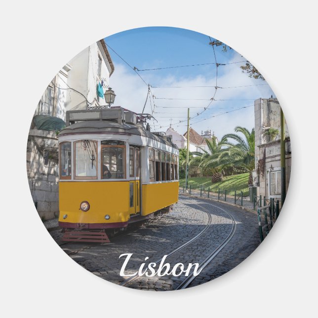 Retro gult tram på gatan i Lissabon, Portugal Magnet (Framsidan)